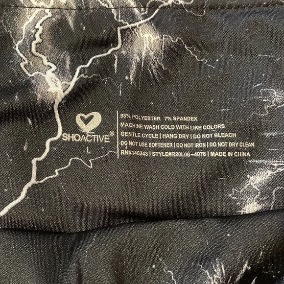 Size L women’s Lightning ⚡️ leggings - Picture 2 of 2